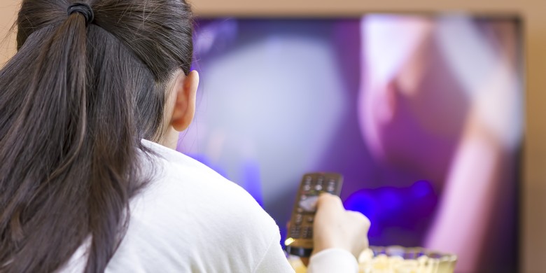 Build your own home TV antenna with a paperclip or clothes hanger